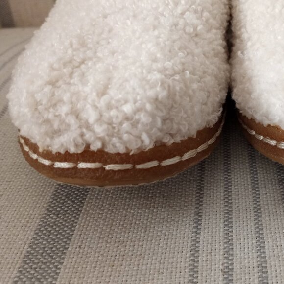 'TOMS' ALPERGATA Size 8 Faux Shearling Flats EUC - Picture 15 of 16